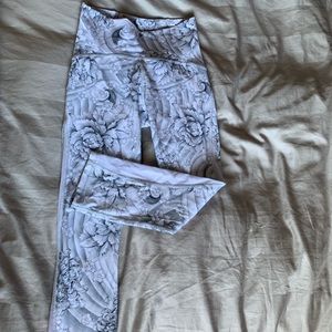 Lululemon crop leggings size 4